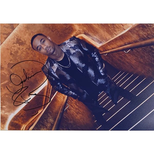 Autograph Signed  Usher Raymond Photo