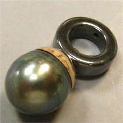 14K GOLD 11 MM BLACK TAHITIAN PEARL AMD HEMATITE UNISEX PENDANT