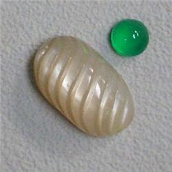 6.65 CTS MIXED LOT CARVED MOONSTONE CABOCHON AND EMERALD