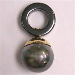 14K GOLD 11 MM BLACK TAHITIAN PEARL AND HEMATITE UNISEX PENDANT