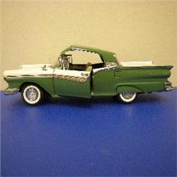 REPLICA 1957 FORD FAIRLINE 500 SKYLINER - GOOD CONDITION