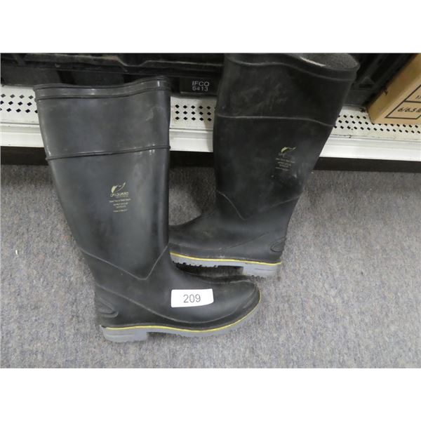 steel toe w/ steel shank rubber boots Size 6