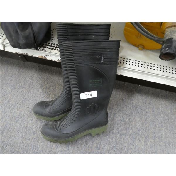 Dunlop rubber boots Size 9