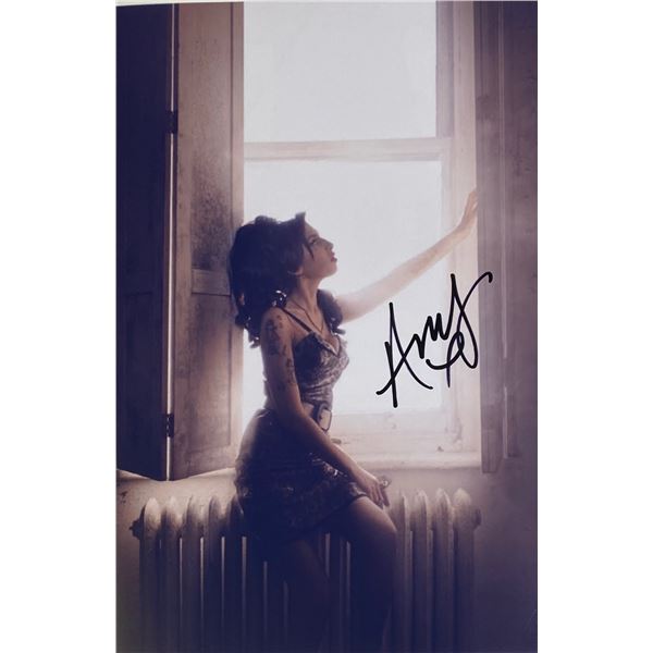 Autograph Signed Amy Winehouse Photo