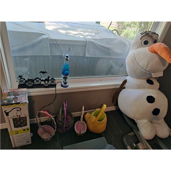 Holiday Decorations, Lava Lamp, 2 Solar Shepherd's Hook Landscape Lights & Huge Plush Olaf