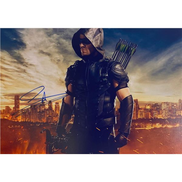 Signed Arrow Stephen Amell Photo