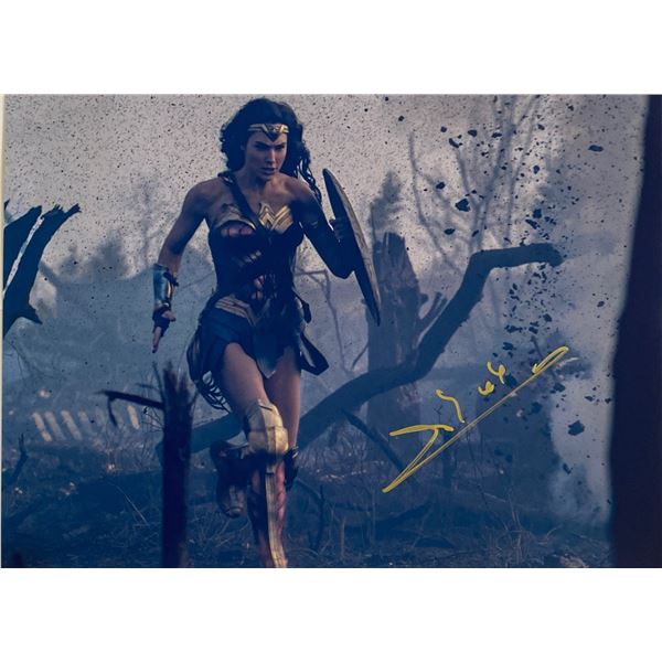 Autograph Signed Woner Woman Gal Gadot Photo