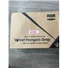 Image 1 : *NEW* Lot Of 1 Box Of Non Slip Velvet Hangers