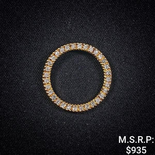 0.7 DWT 10 KT Gold Circle Pendant w/ Dimd Lining