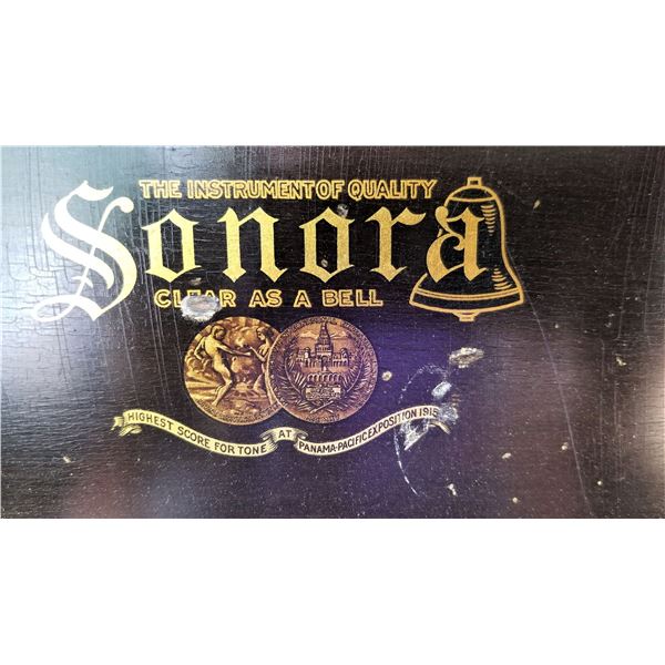 SPOTLIGHT ITEMS: ANTIQUE 1918 SONORA HAND CRANK PHONOGRAPH
