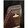 Image 2 : 28-CHORD CAROLER AUTOHARP BY RHYTHM BAND INC. IN ORIGINAL CASE. IN NEW CONDITION. PLUS TUNING KEY