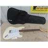 Image 1 : Fender Starcaster electric Guitar with Soft Case