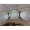 Image 2 : 3 Pyrex Mixing Bowls & Chalkware Slogan 23" Long