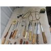 Image 2 : Kitchen + Butcher Knives, Trivets, Electric Knife, Mixer plus more