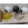 Image 1 : 3 Vintage Snowmobile Helmets + 2 Shields ; 1) Alouette