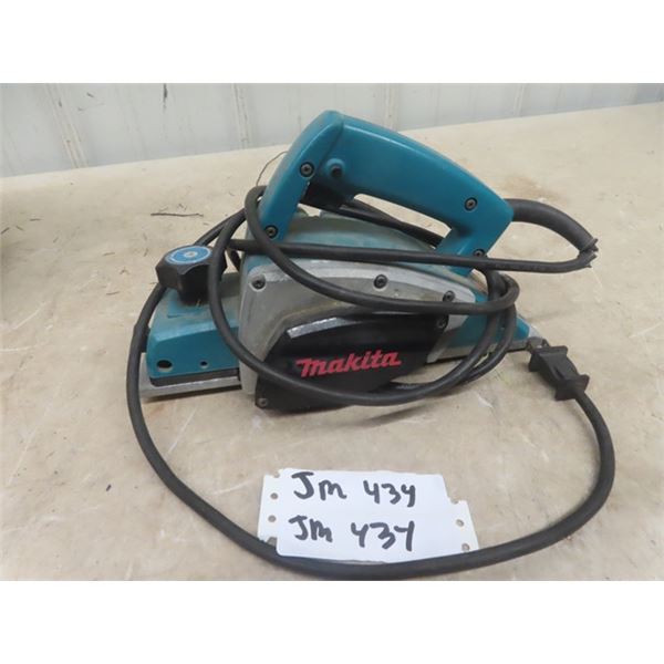 Makita 1000SB 80mm Power Planer With Extras - As Photo's Makita 1000SB 80mm Power Planer With Extras - As Photo's