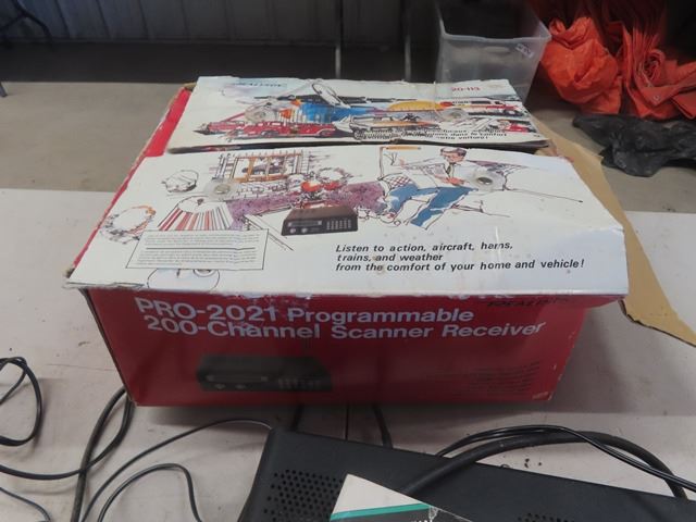 Realistic Pro 2021 Scanner with Box, V-tech 3 Receiver Phone Set