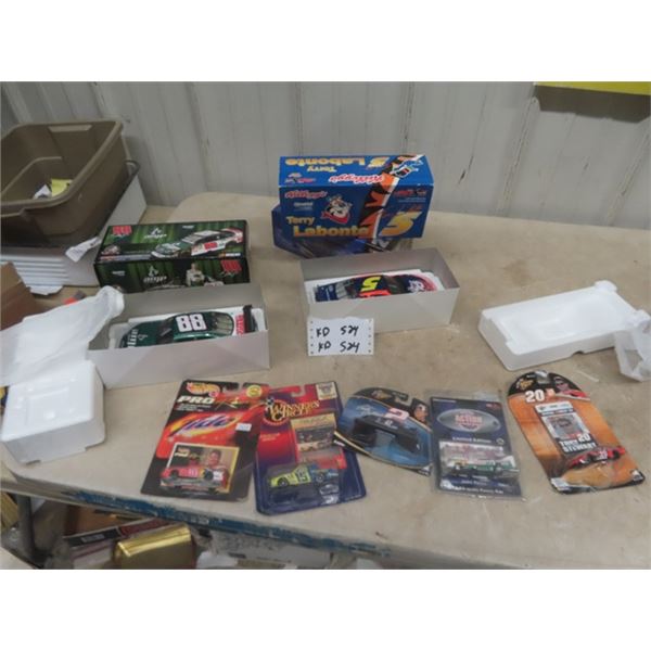 (2) 1/24 Scale Die Cast Race Cars with Boxes & 5 Smaller ones in Packaging - 7 Total