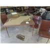 Image 1 : Table 29" x 36" x 48" & 3 Chairs