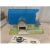 Image 2 : Marx Tin Barn Set with Original Box - Lots of Parts, Animals + Crop Pieces