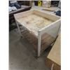 Image 2 : Shop Bench On Casters 24" x 30" x 34"