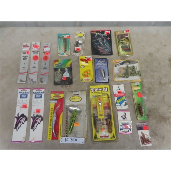 20 Pc Fishing Accessories ; Tackle Tote, Snelled Hooks, Jigs plus more