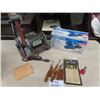 Image 1 : Delta #31-080C Belt/Disc Sander, Mastercraft 1/3 Sheet Sander, Wood Carving Tools