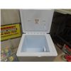 Image 3 : Koolatron Cooler & 7 Plastic Fish Bait Organizers