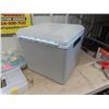 Image 5 : Koolatron Cooler & 7 Plastic Fish Bait Organizers