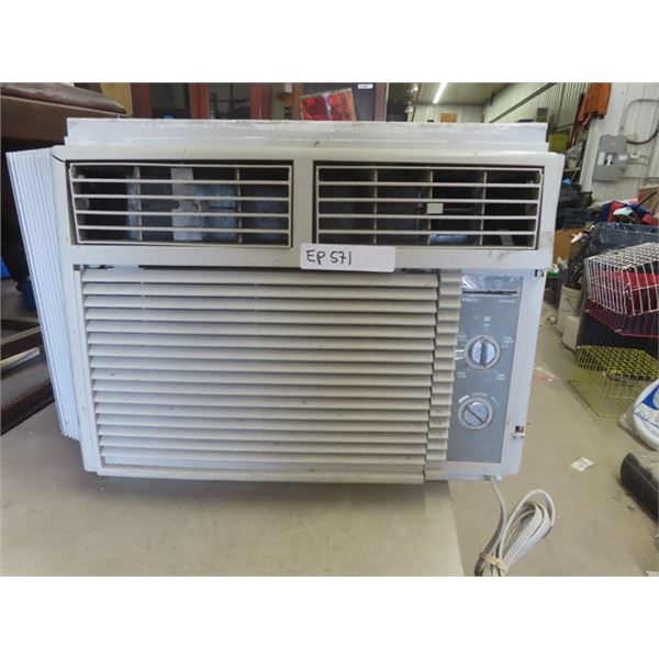 Older Window Air Conditioner 13" x 19" x 21", NOT Tested - No Labels - 5000 btus???