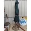 Image 2 : Patio Umbrella, Pool Vacuum Hose