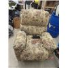 Image 2 : Upholstered Medi Lift Chair
