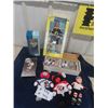 Image 1 : Bobby Orr Figurine in Box 1998, Starting Line Up, Box of Donruss 1997 Hockey Cards, Wayne Gretzky VH