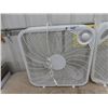 Image 2 : 2 Fans 20" X 20"