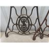 Image 2 : 2 Cast Iron Bench Ends, 2 Cast Iron Singer Sewing Machine Ends