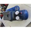 Image 2 : Campbell Hausfeld Portable Air Compressor 110 PSi Max - 3 Gal