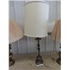 Image 3 : 3 Lamps - 2 Are Matching