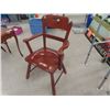 Image 2 : 2 Wooden Chairs with Wooden End Table 24" x 22" x 16"
