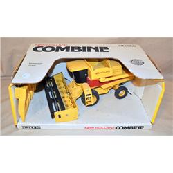 New Holland Combine w/ 2-heads 1/32nd scale