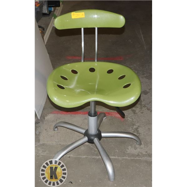 GREEN CHAIR