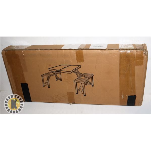 COLLAPSIBLE PICKNICK TABLE