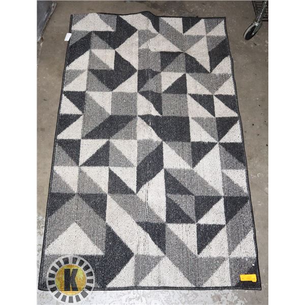 AREA THROW RUG