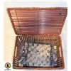 Image 1 : VINTAGE MARBLE & ONYX CHESS SET IN BASKET/BOX
