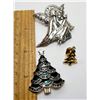 Image 1 : 24)  LOT OF 3 CHRISTMAS THEMED BROOCHES AND