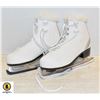 Image 1 : WOMAN'S SKATES, SIZE 6