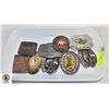 Image 1 : ASSORTED BELT BUCKLES (TRAY)