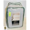 Image 1 : DOUBLE SIZE FLEECE SHEET SET NEW IN STORAGE BAG