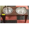 Image 1 : RAISED WOOD DOG FEEDING STATION WITH TWO
