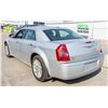 Image 6 : 2010 CHRYSLER 300 LIMITED SEDAN