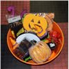 Image 1 : LARGE ORANGE TUB FULL OF HALLOWEEN DECOR